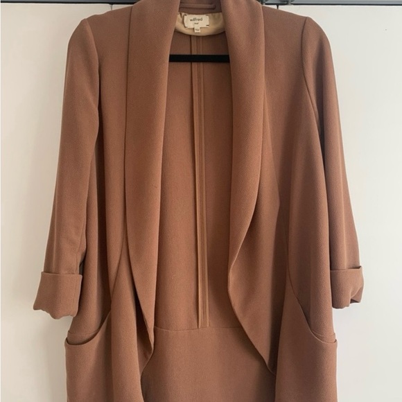 Wilfred Jackets & Blazers - Wilfred by Aritzia Crepe blaser in Brown  Size 10 and Fit like a medium.